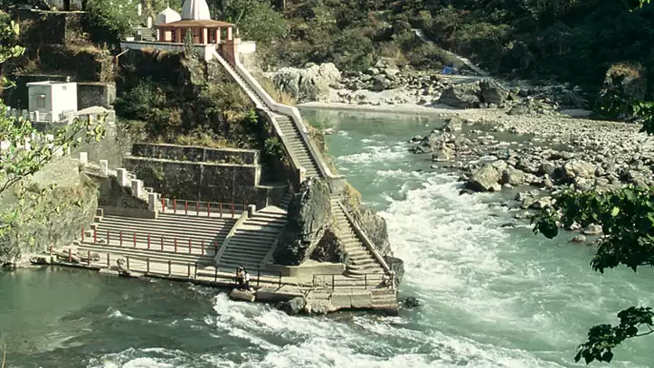 Stunning Places To Visit Near Badrinath!