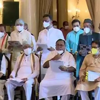 43 ministers included in Mamata Banerjee’s cabinet, Governor administered oath