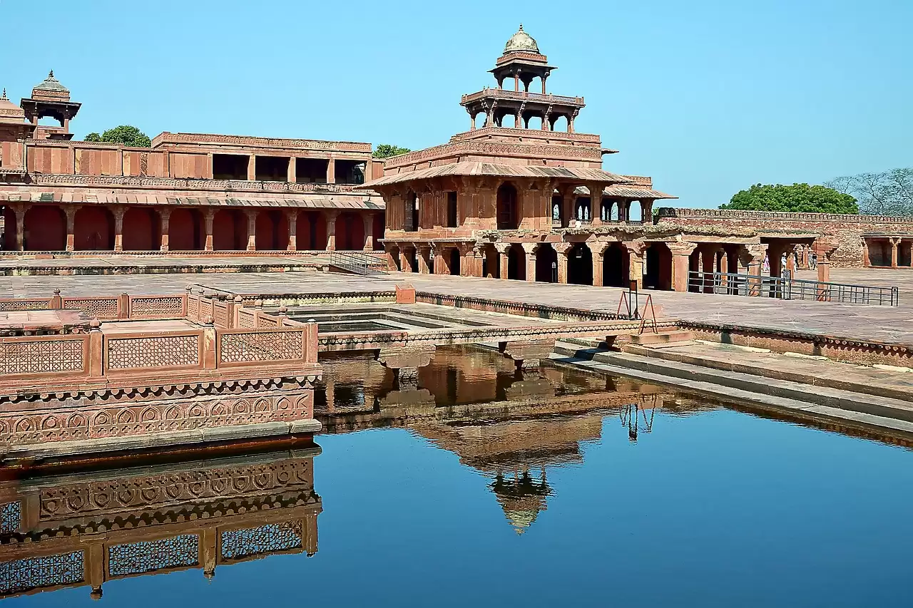 Why should you plan a trip for Agra? 