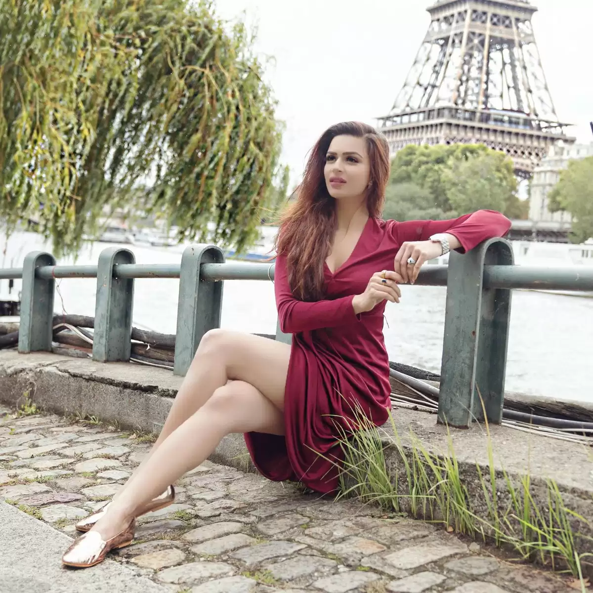 Aashka Goradia turns up the glam on social media.