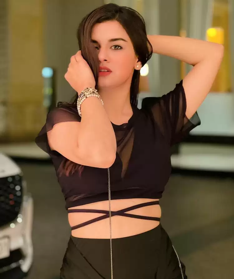 Avneet Kaur Sets Internet Ablaze, Check Out Her Sexy Pictures