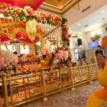 Prime Minister Modi went to Rakabganj Gurudwara and prayed