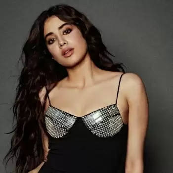 Janhvi Kapoor’s jaw-dropping looks will leave you asking for more!
