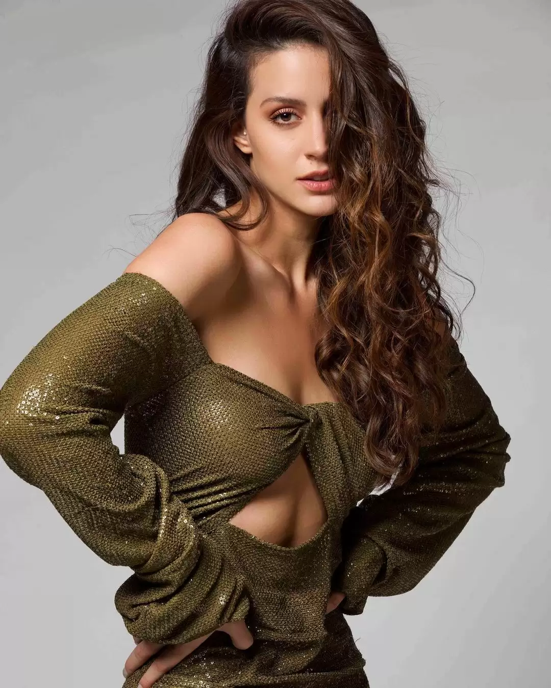 Larissa Bonesi shakes up the internet