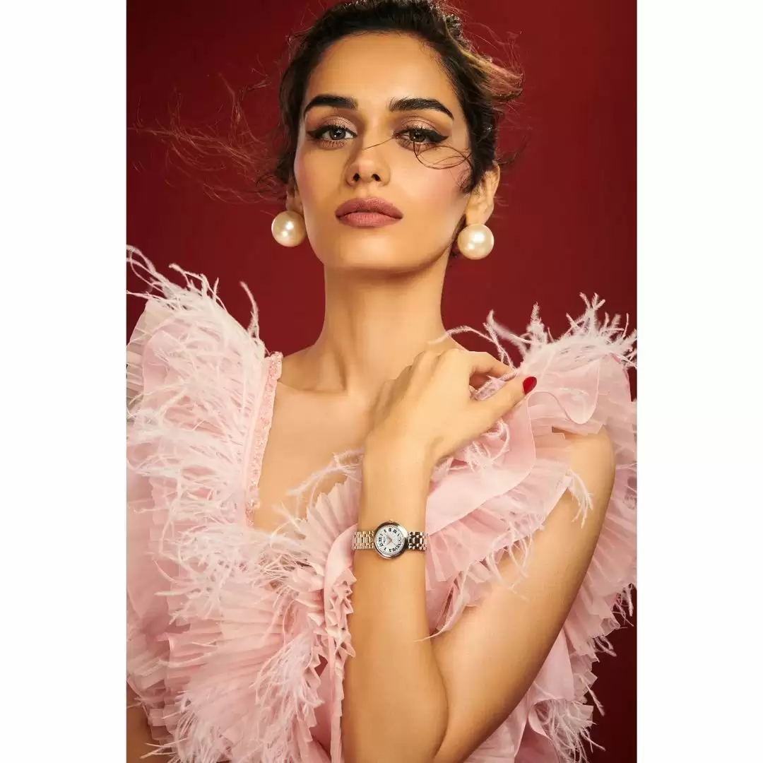 Manushi Chillar set a new look for her photoshoot in pink