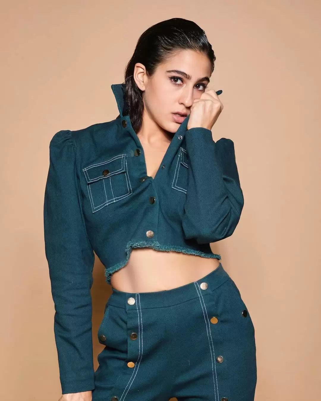 Sara Ali Khan Stunning pictures from her beach vacation