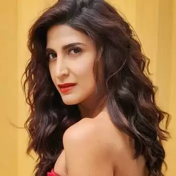 Aahana Kumra ups the glam quotient with her stunning pictures