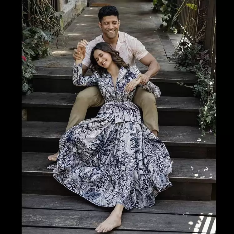 Farhan Akhtar And Shibani Dandekar Set Couple Style Goals, See Pics!!