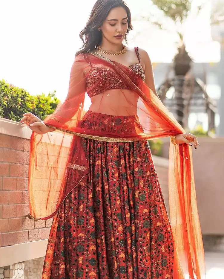 Neha Sharma Hot Pictures