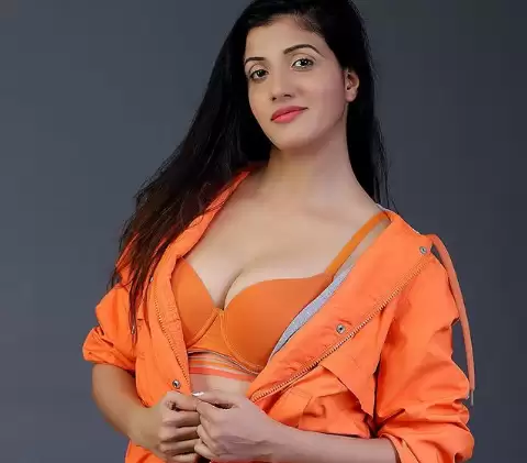 Hot Archana ready to debut in films