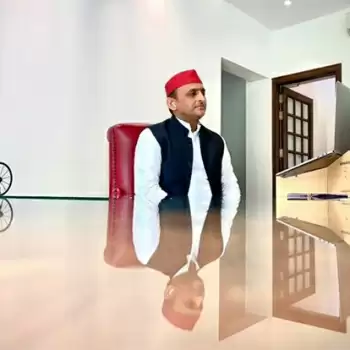 Akhilesh demands Prez rule in Uttar Pradesh