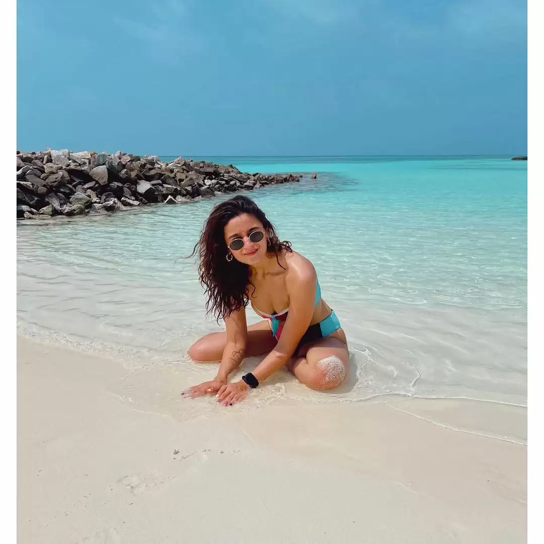Alia Bhatt stuns the internet in Chic Summer Outfit, See Pictures!!