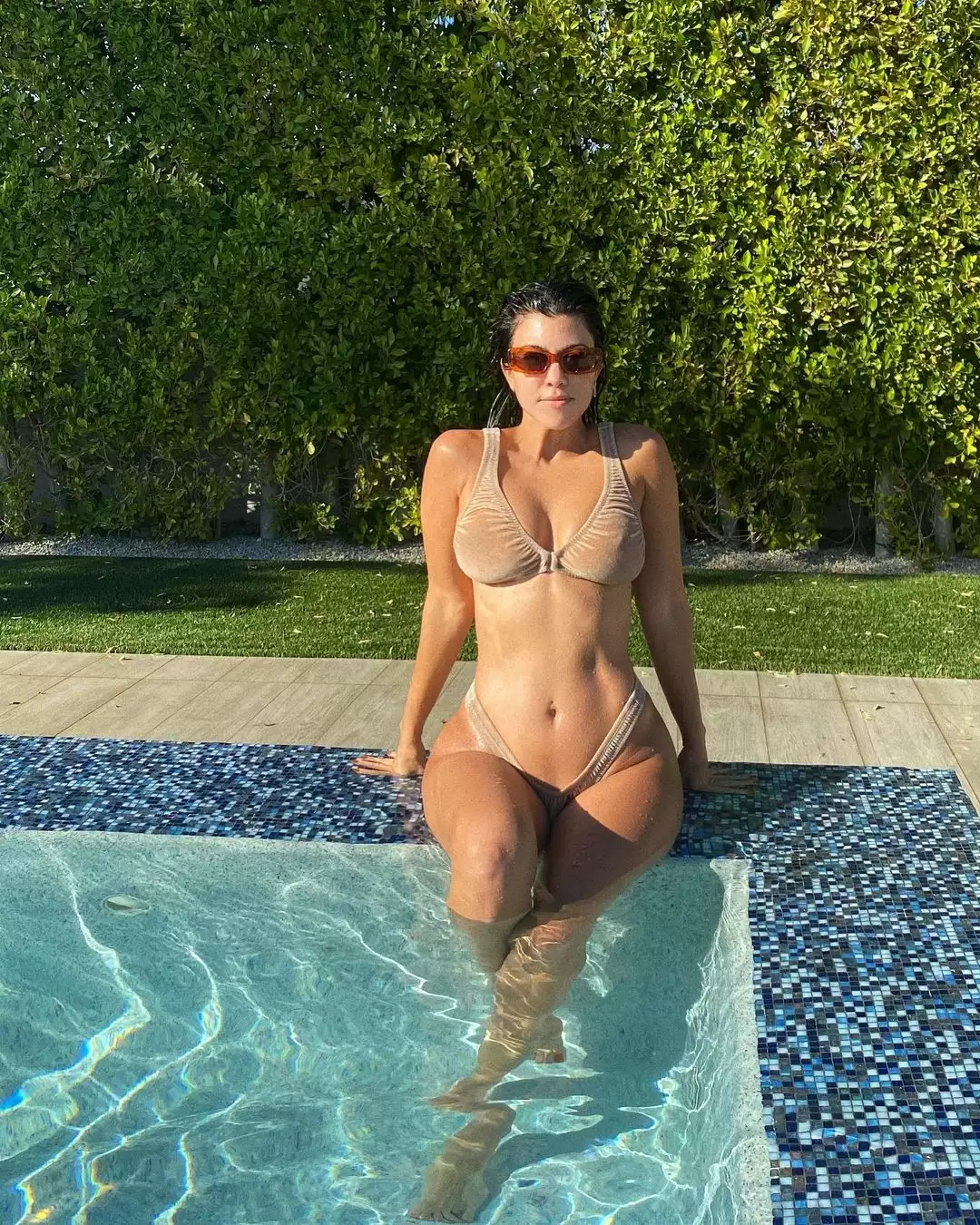 Kourtney Kardashian Oozes Glamour In These sultry pictures, See Her Sexy Pictures