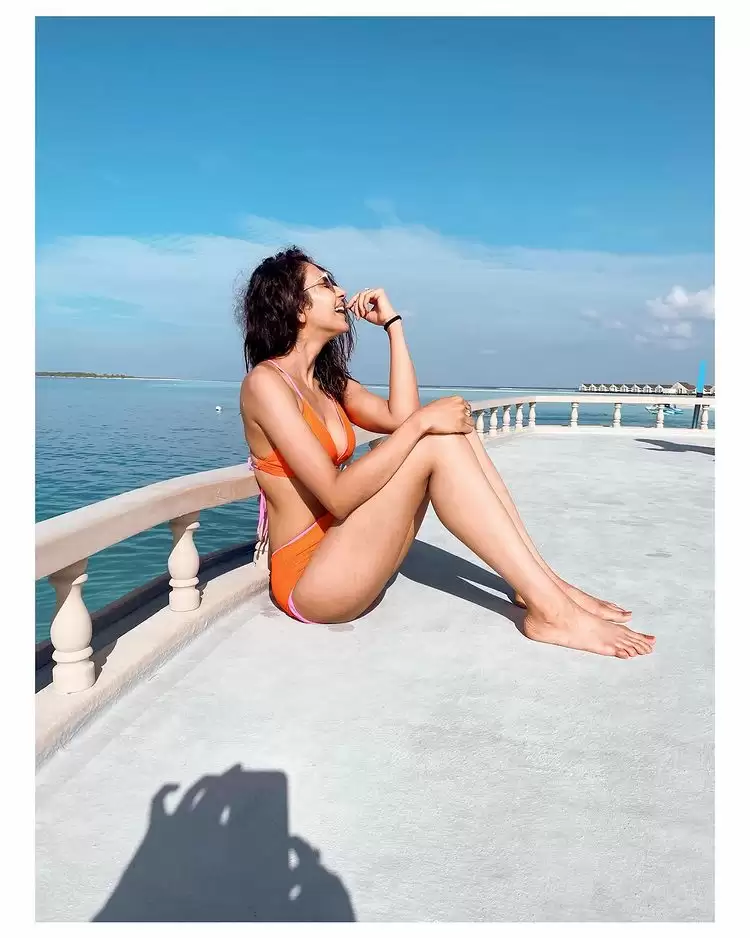 Rakul Preet Singh Looks Breathtaking In These Sexy Pictures!!