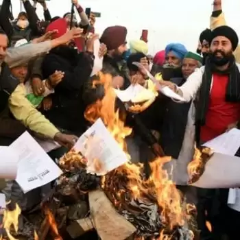 Punjab: Farmers observed ‘Sampoorna Kranti Diwas’, burn copies of farm laws