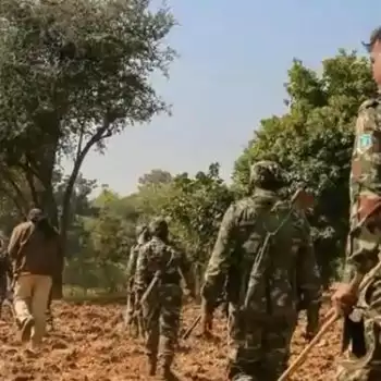 5 security personnel killed in an encounter with Naxalites in Chhattisgarh