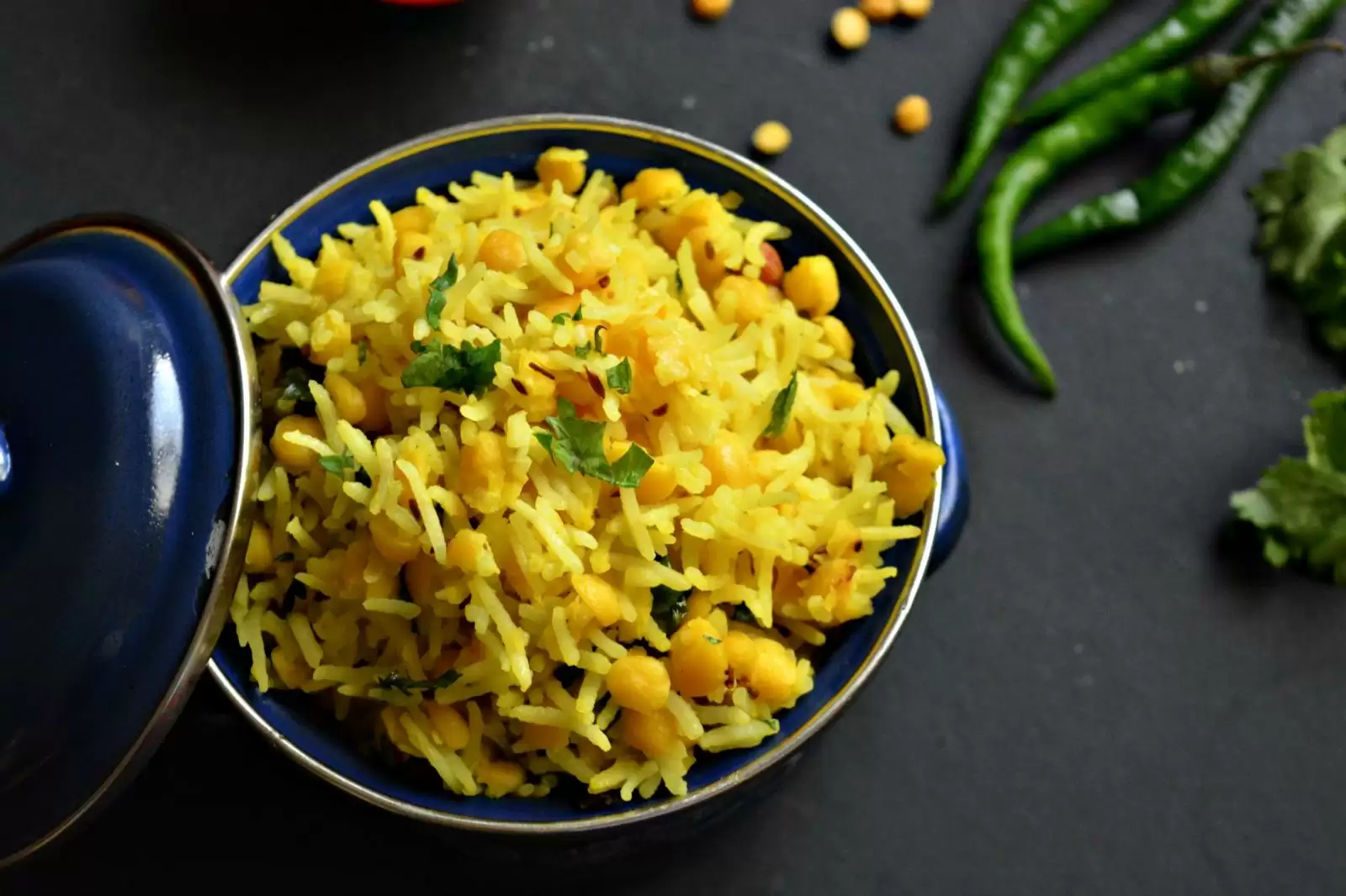Happy Makar Sankranti 2021: Enjoy the Festival with These Tasty Dishes
