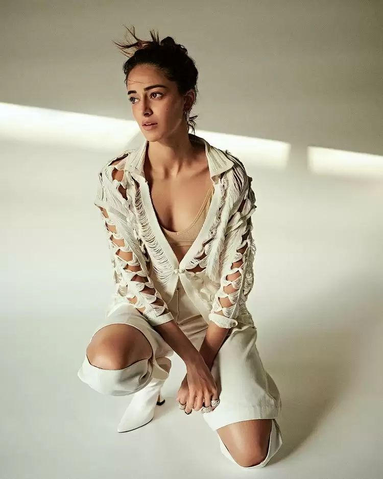 Ananya Panday Is Upping The Glam Quotient, See Her Sexy Pics