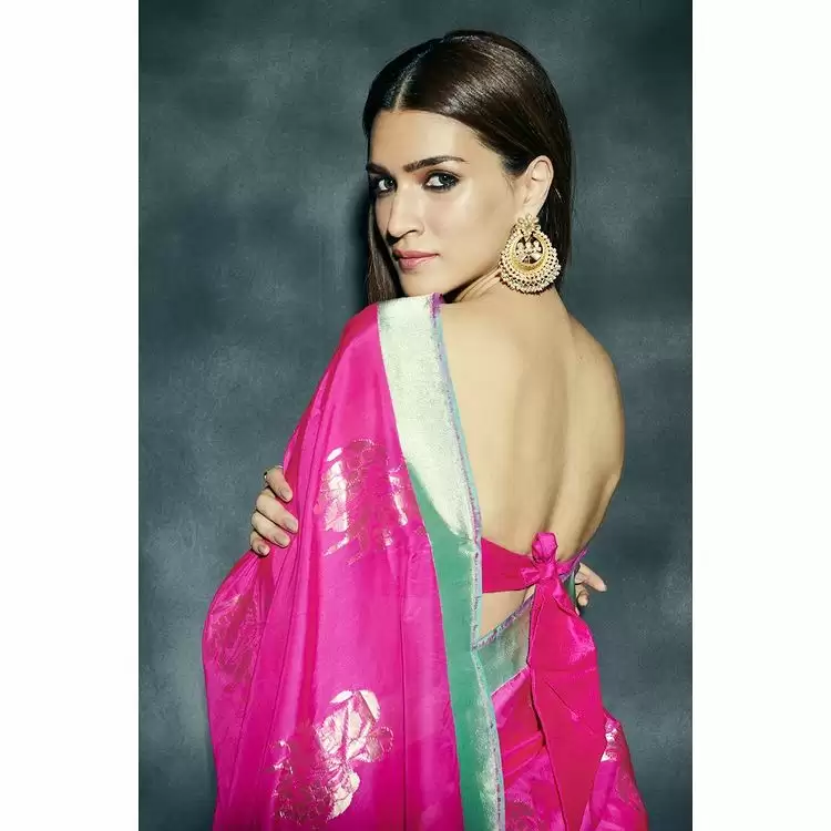 Kriti Sanon’s Saree Looks Make You Go Wow!!