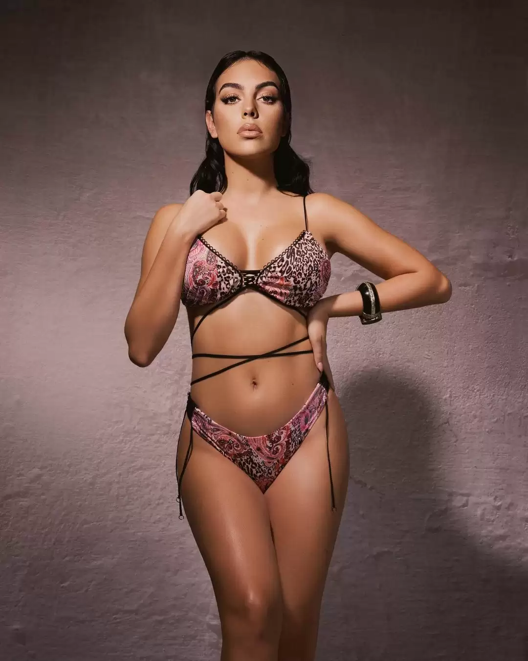 Cristiano Ronaldo’s girlfriend Georgina Rodriguez sets hearts racing with her new ravishing pictures