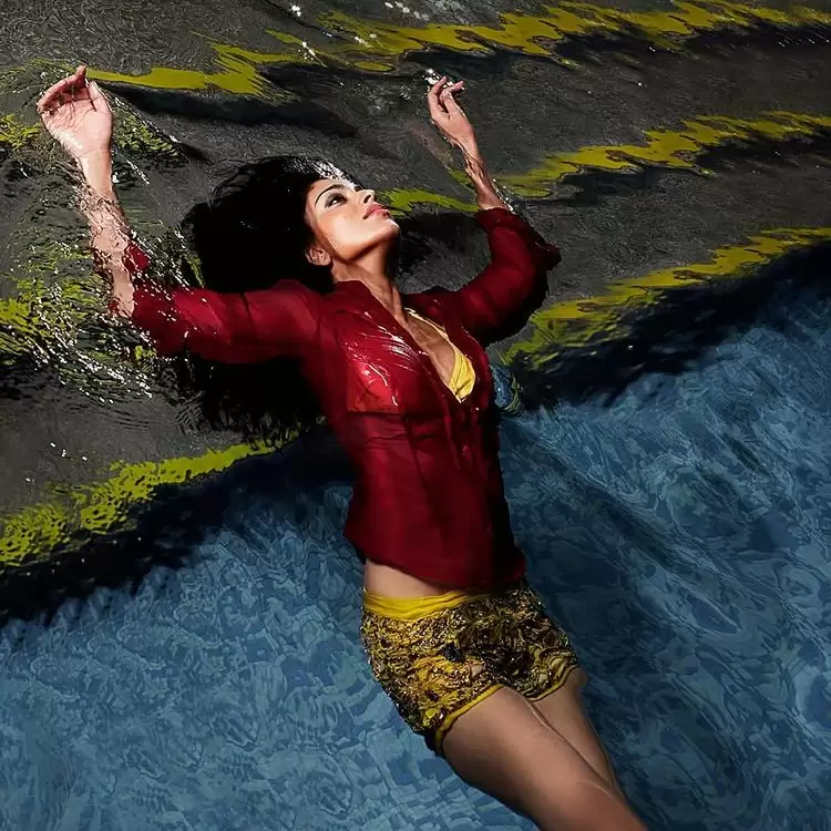 Shriya Saran Hot
