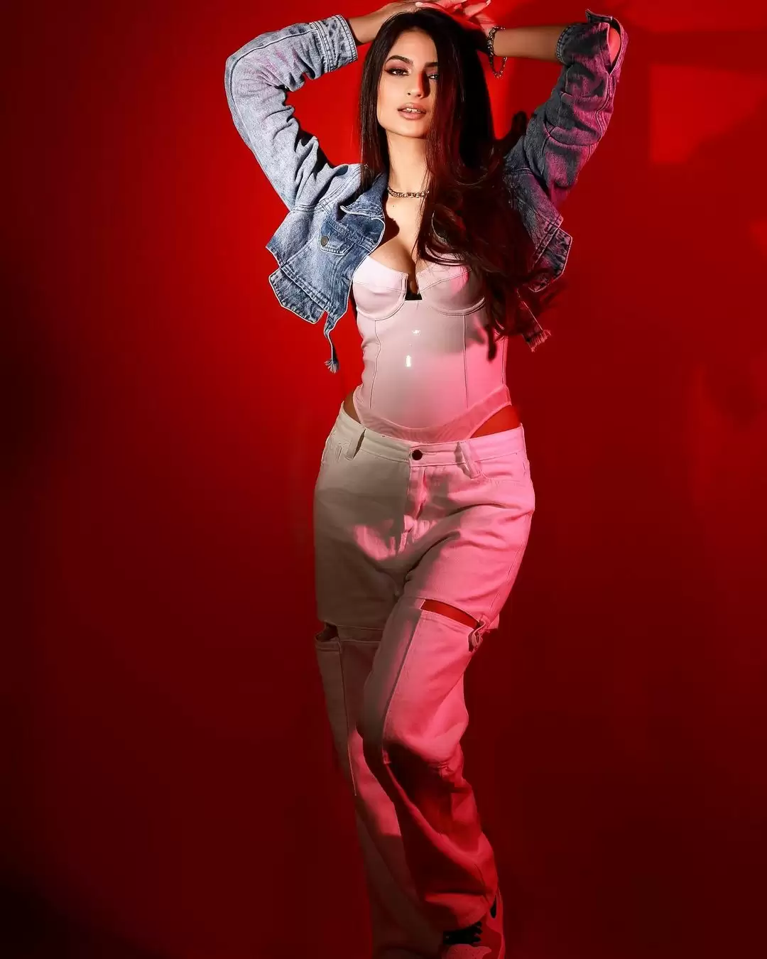 Palak Tiwari Displays Sultry Side In These Photos, See Her Smoking Hot Pictures
