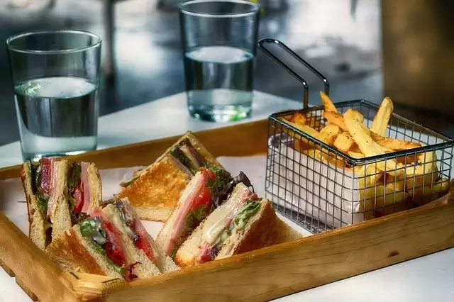 Delightful Places To Eat In Delhi Under INR 100.