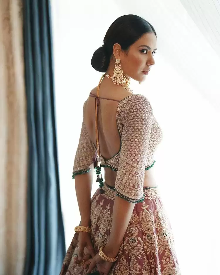 Punjabi Actress Sonam Bajwa Makes Heads In Her Traditional Looks!!