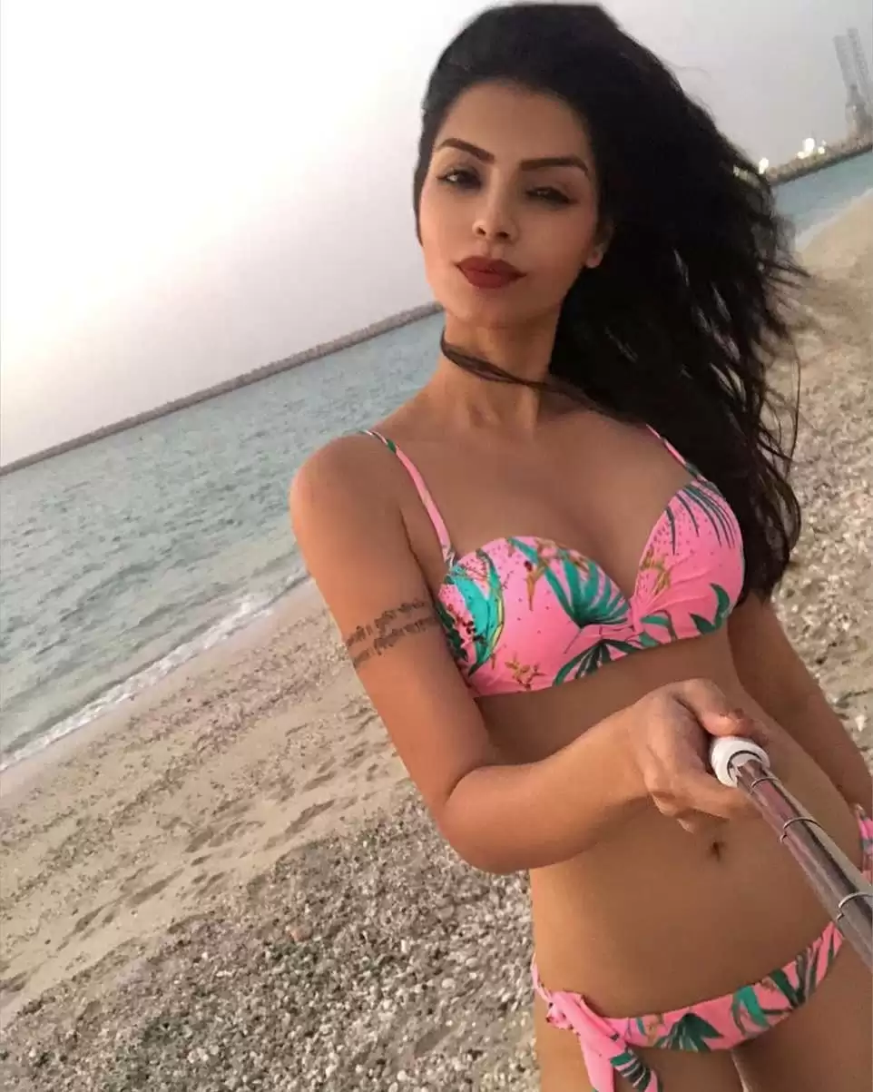 Sonali Raut is turning up the heat with her sexy pictures.