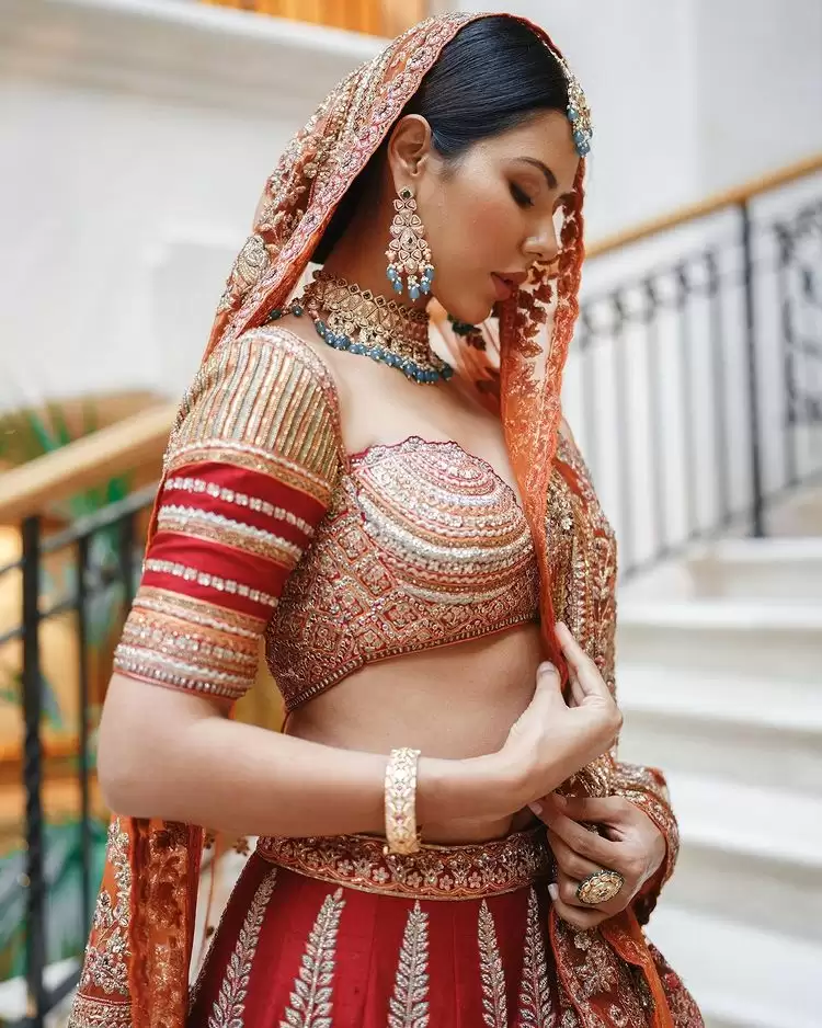 Punjabi Actress Sonam Bajwa Makes Heads In Her Traditional Looks!!