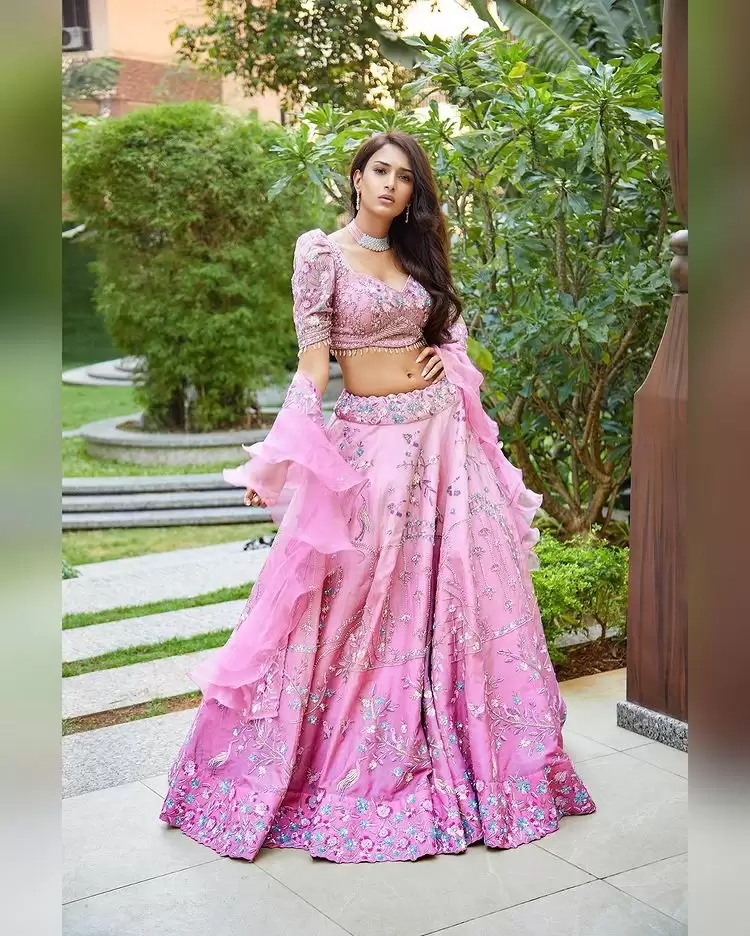 Erica Fernandes Hot Pictures
