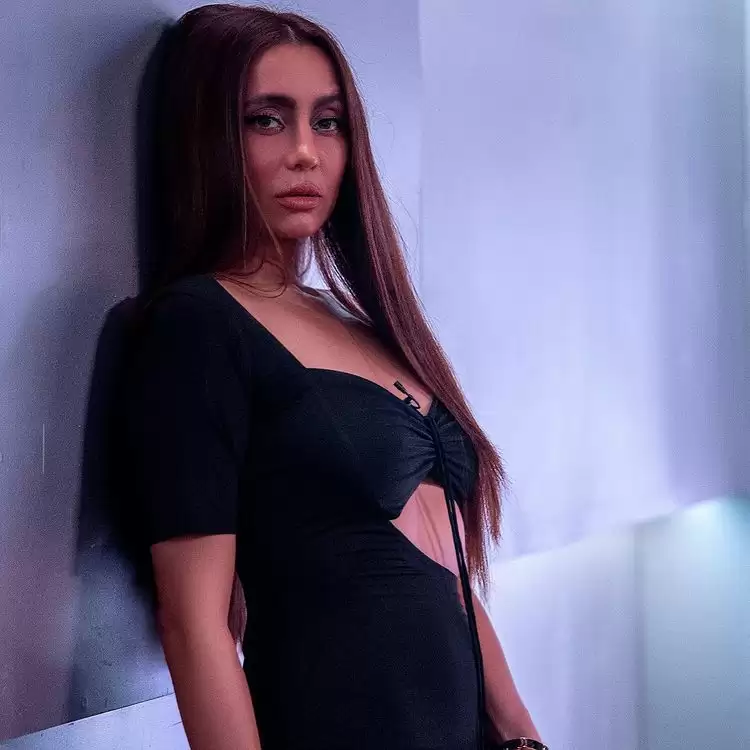 Anusha Dandekar Raises Hotness, See Pictures!!