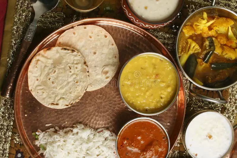 Know Beautiful Indian Destination and their Famous food.