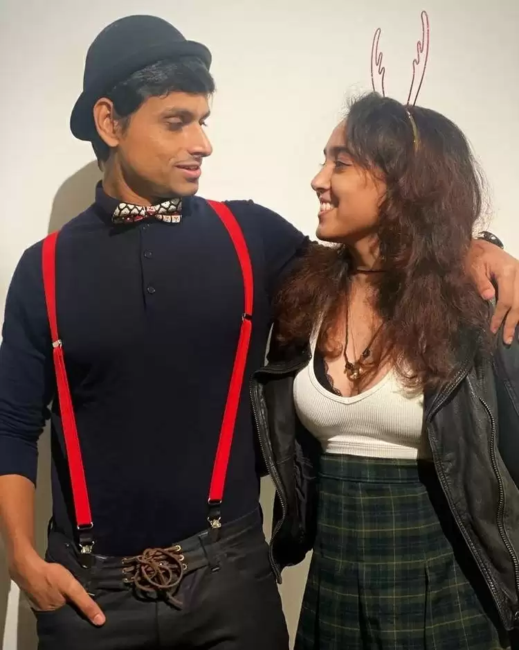 Aamir Khan’s daughter Ira kisses her boyfriend Nupur Shikhare at a Christmas party; see viral pic!!