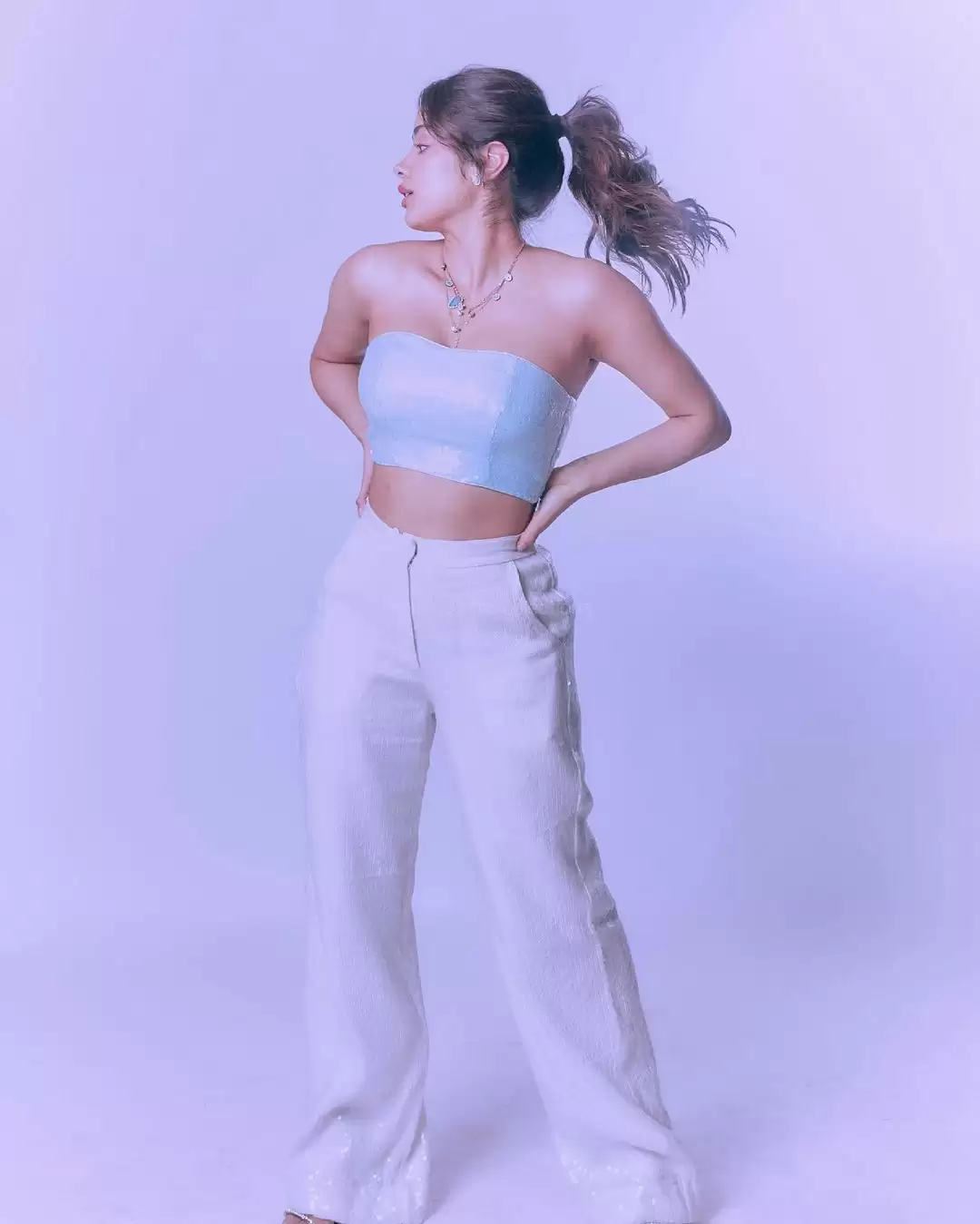 Janhvi Kapoor Raises Temperature In This new photoshoot, See Her Sexy Pictures