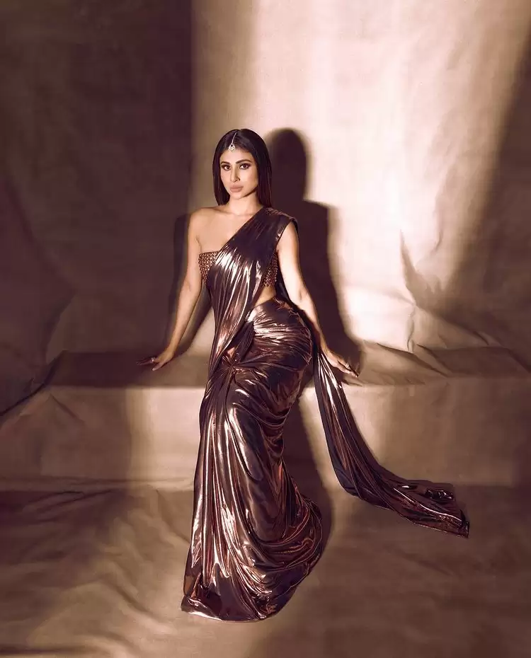 Mouni Roy Looks Breathtaking, Check Out Her Stunning Pics!!