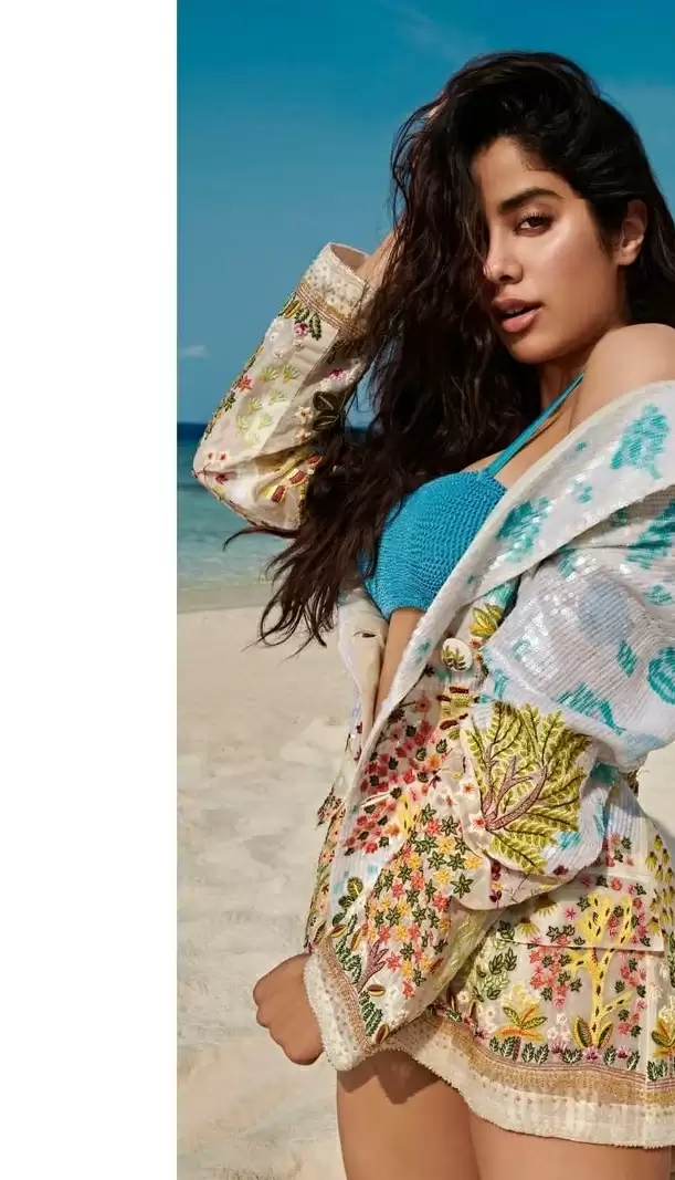 Janhvi Kapoor sets hearts racing with her stunning pictures.