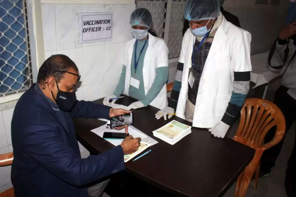 Corona vaccination campaign started in Meerut with enthusiasm