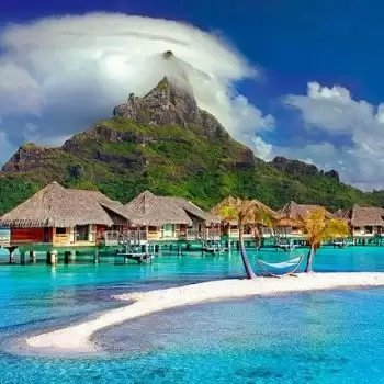 Why you should travel with your college friends to a sea-side location