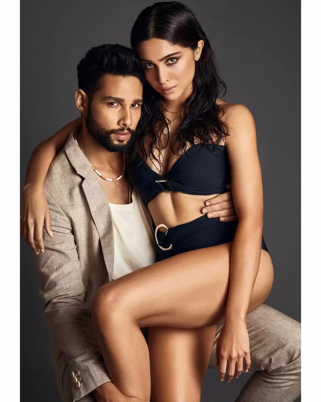 Sharvari Looks Sexy, See Her Sexy Pictures With Siddhant Chaturvedi