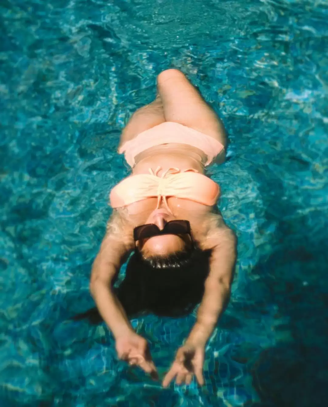 Sunny Leone takes the internet by storm with her pool pictures.