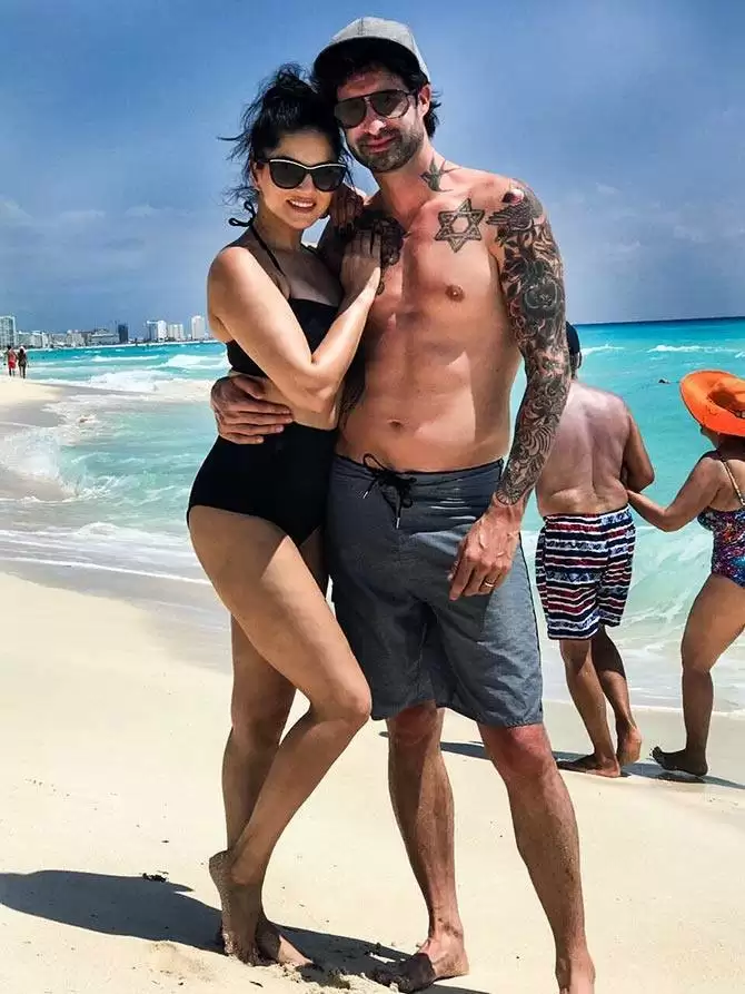Sunny Leone beach vacation pictures will give you a Vacation Goal.