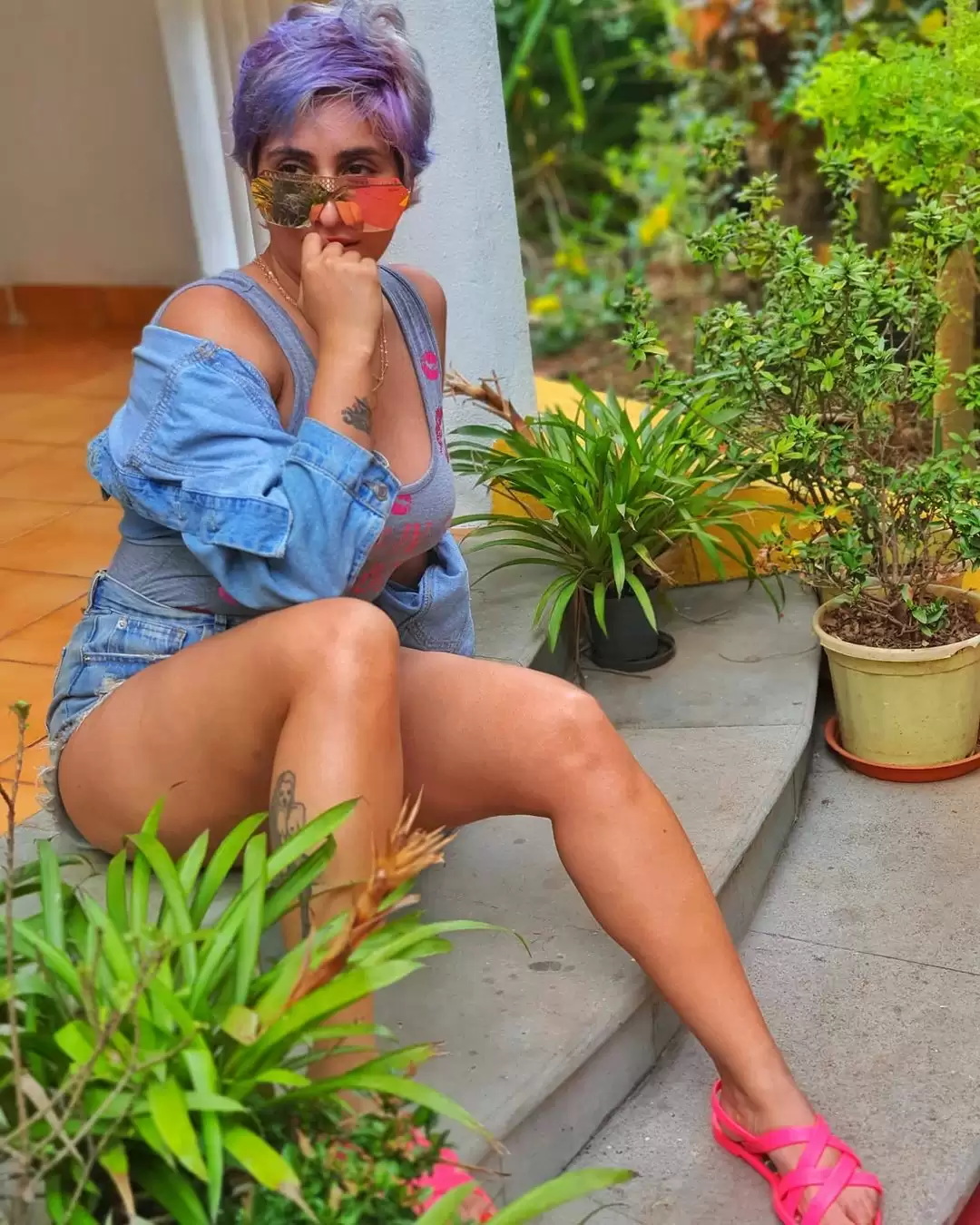 Singing sensation Neha Bhasin’s transformation pictures turn up the heat.