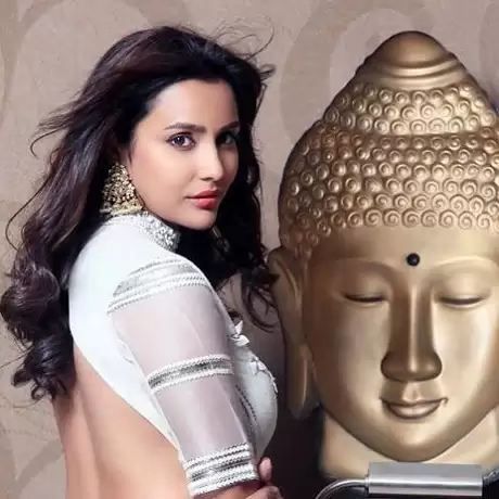 Priya Anand teases fans with her glamorous pictures.