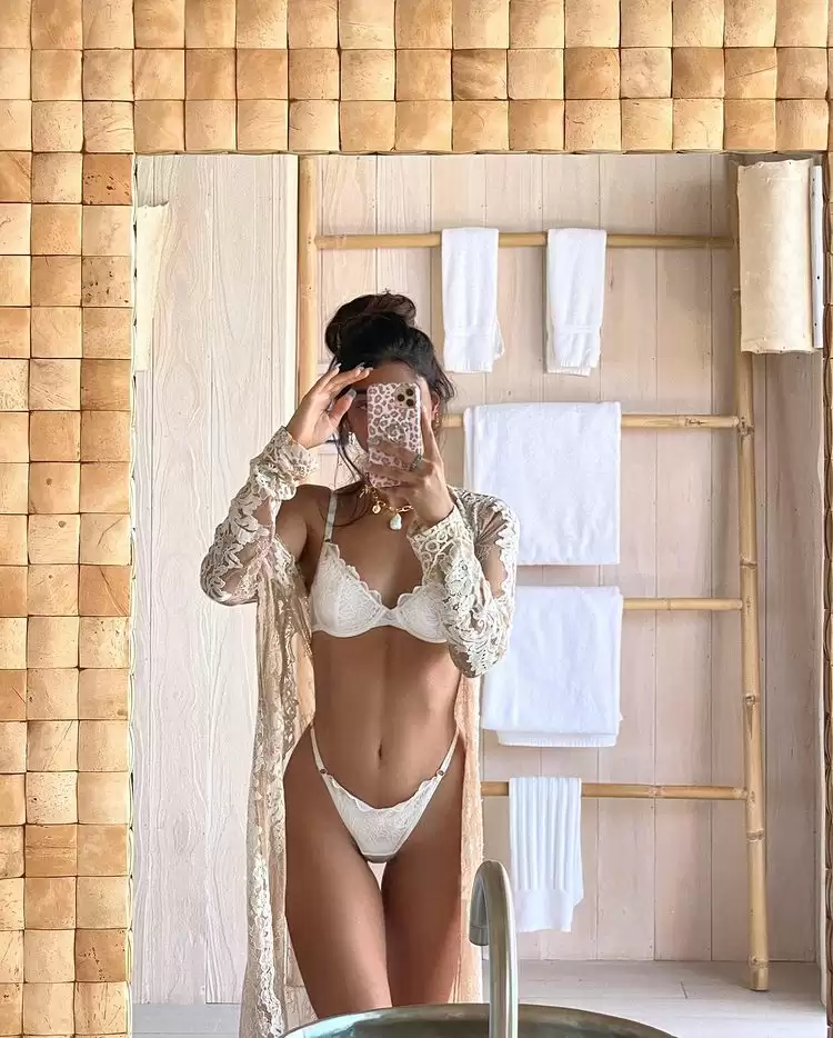 Alanna Panday Is A Sight For Sore Eyes, Check Out Her Sexy Pictures!!