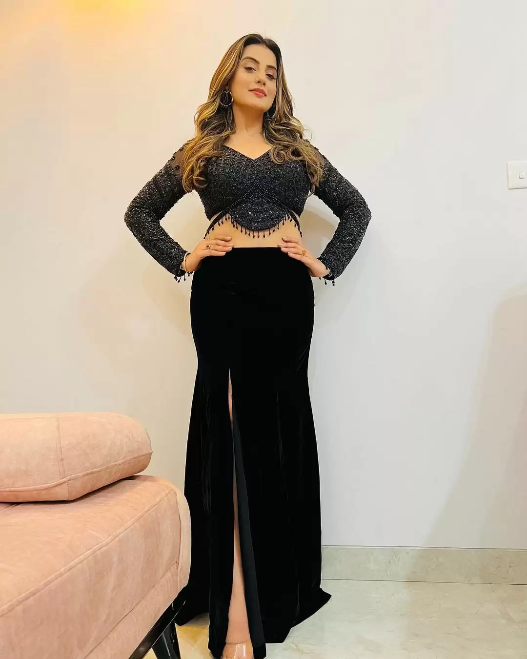 Bhojpuri Actress Akshara Singh in Tempting Pose, Check Out Sizzling Pictures