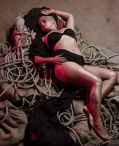 Singing sensation Neha Bhasin’s transformation pictures turn up the heat.