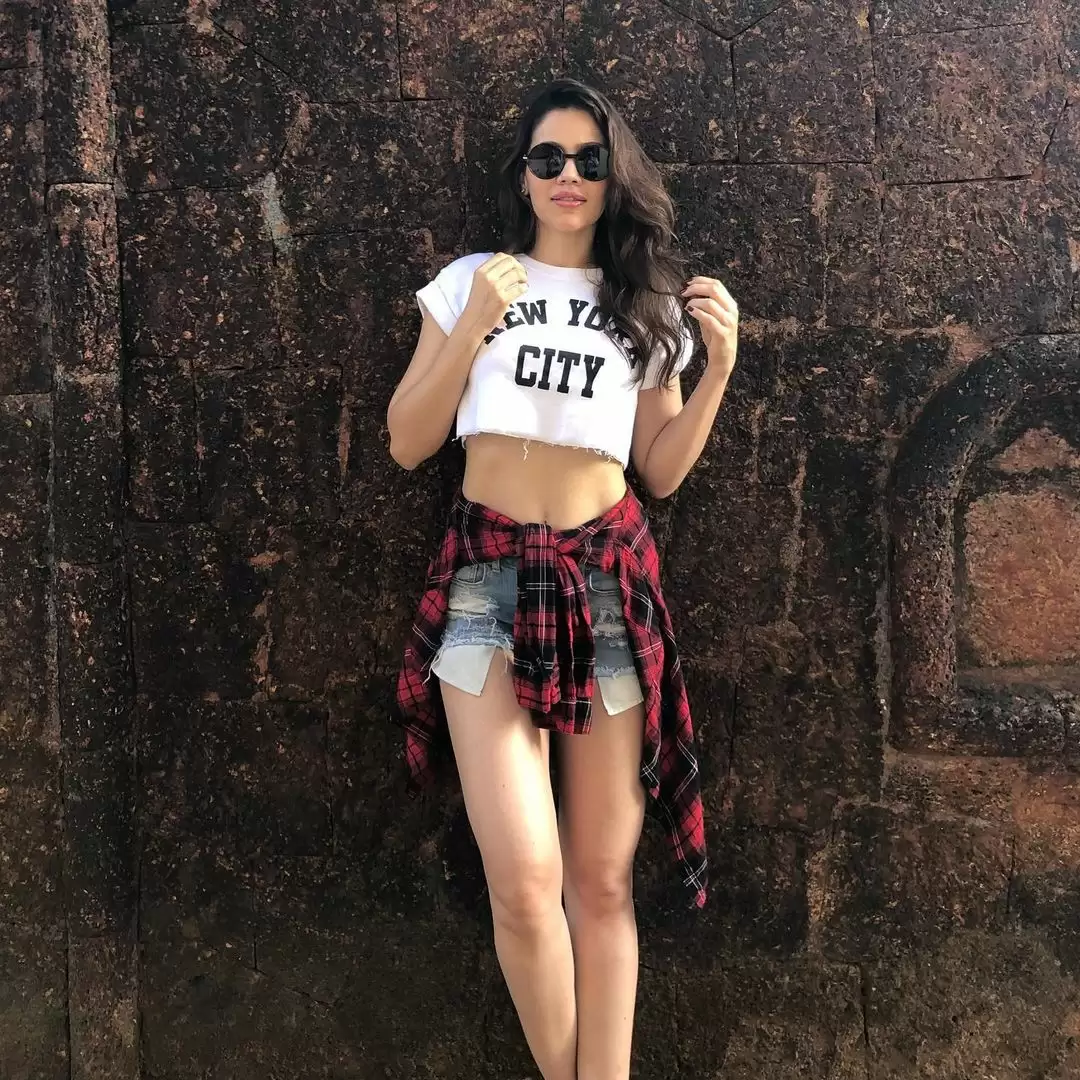 Supermodel & Actress Waluscha De Sousa shares breathtaking pictures, Check it out!