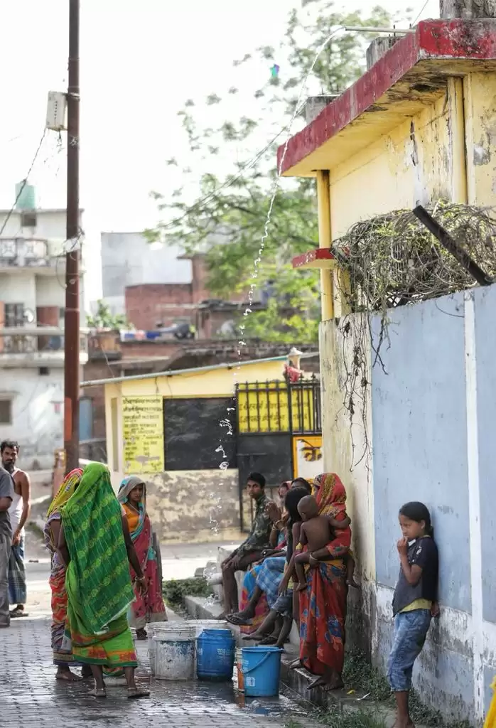 Slum residents suffer water shortage in Gulala Ghat