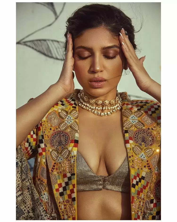 Bhumi Pednekar Raises Temperatures, Check Out Her Sexy Pictures!!